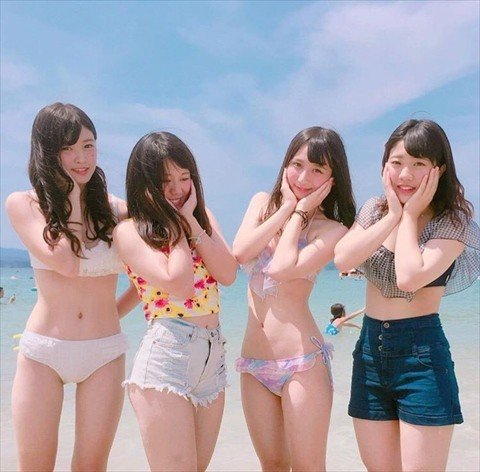 【素人】ビキニ姿で友達と撮った写真が抜ける【エロ画像】