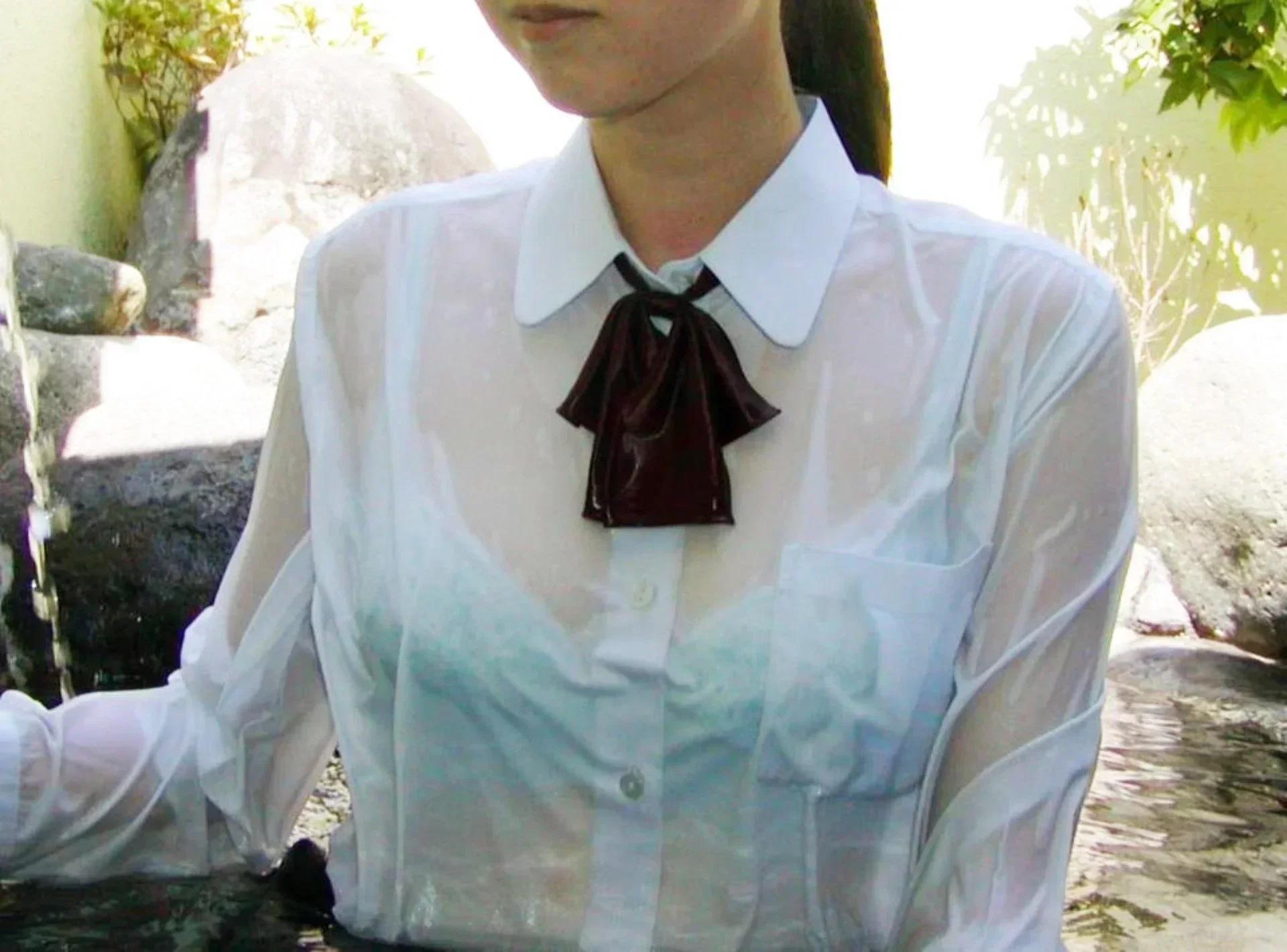 【街撮り】ガチ素人の透けブラエロ画像【お宝】 0