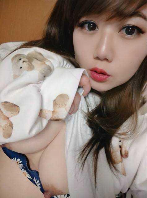 おっぱいポロリエロ画像20231009173540