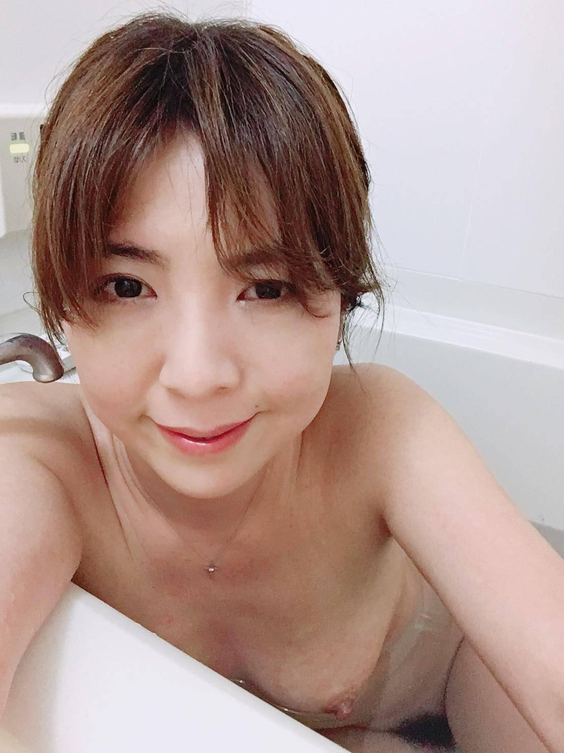 おばさんの自撮りエロ画像9
