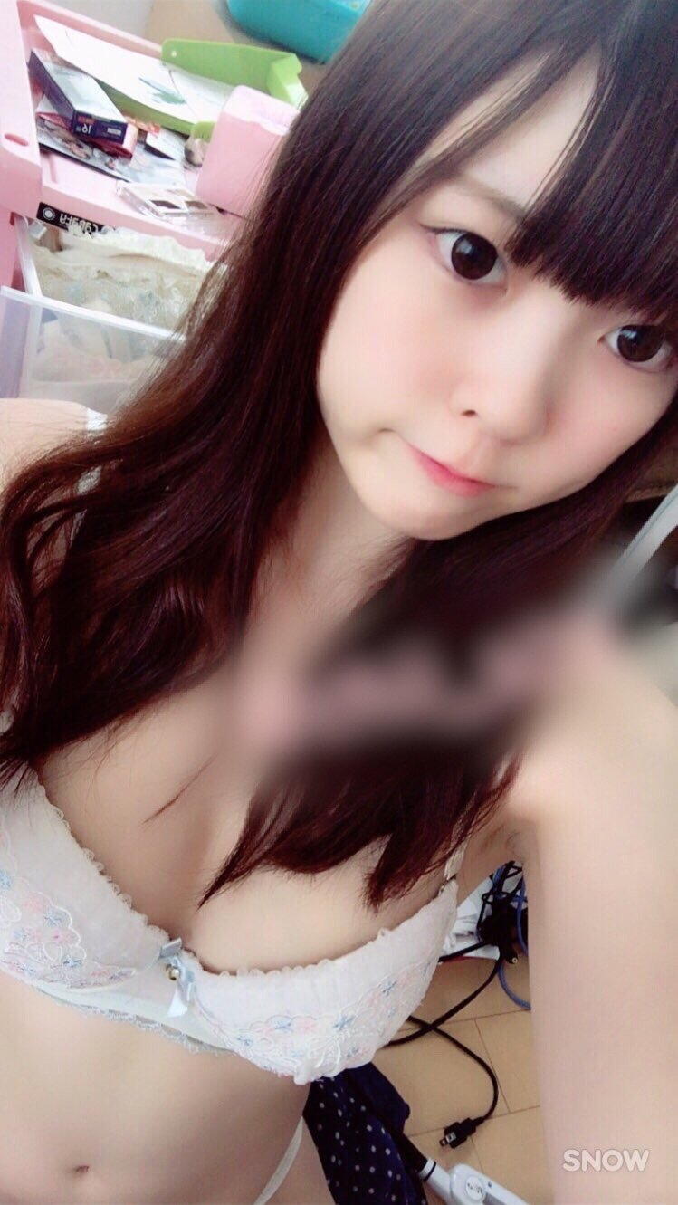 かわいい素人女子大生の自撮りエロ画像【SNOW】（24）