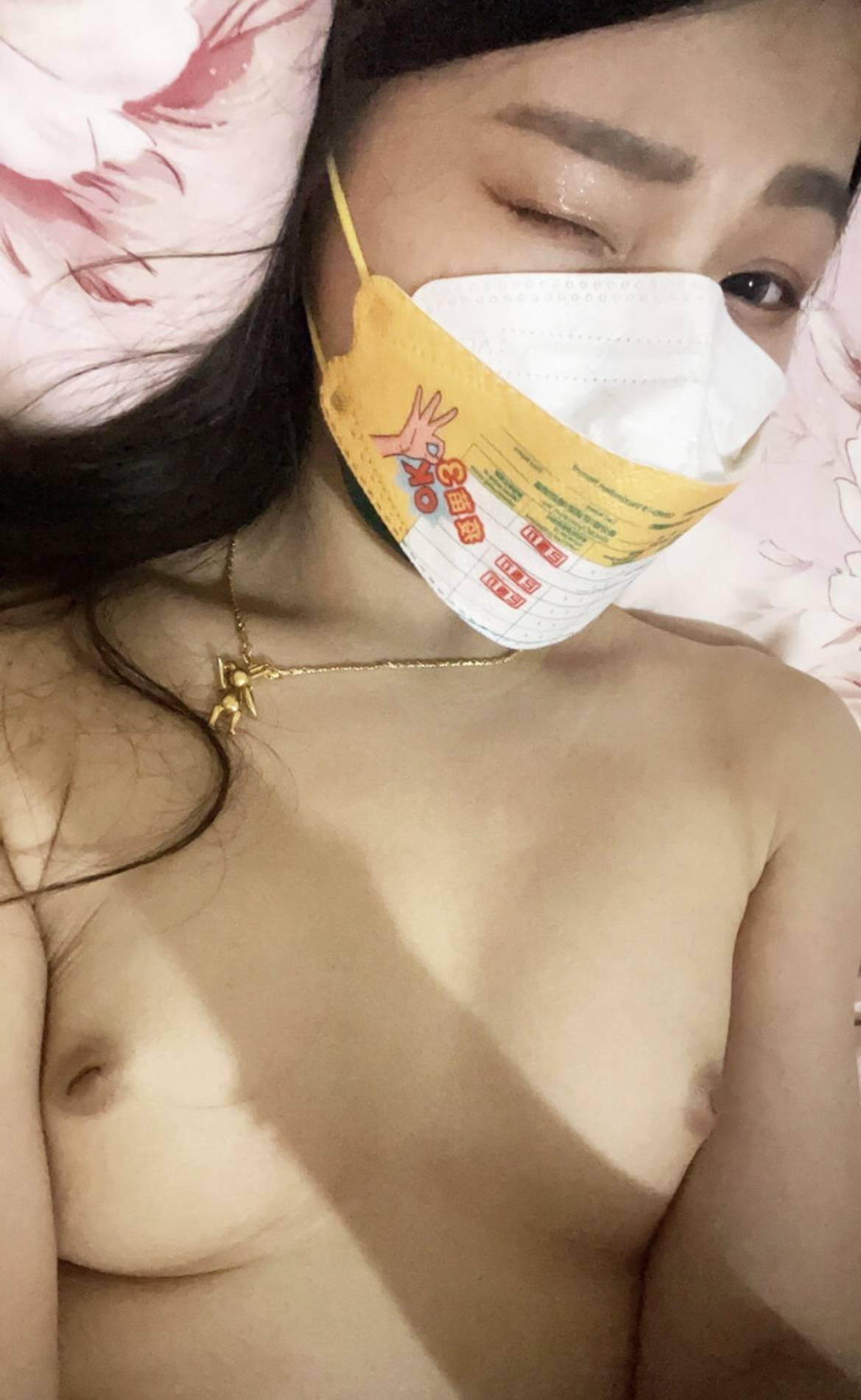 マスクで顔を隠して大胆になっちゃった素人のエロ画像（24）