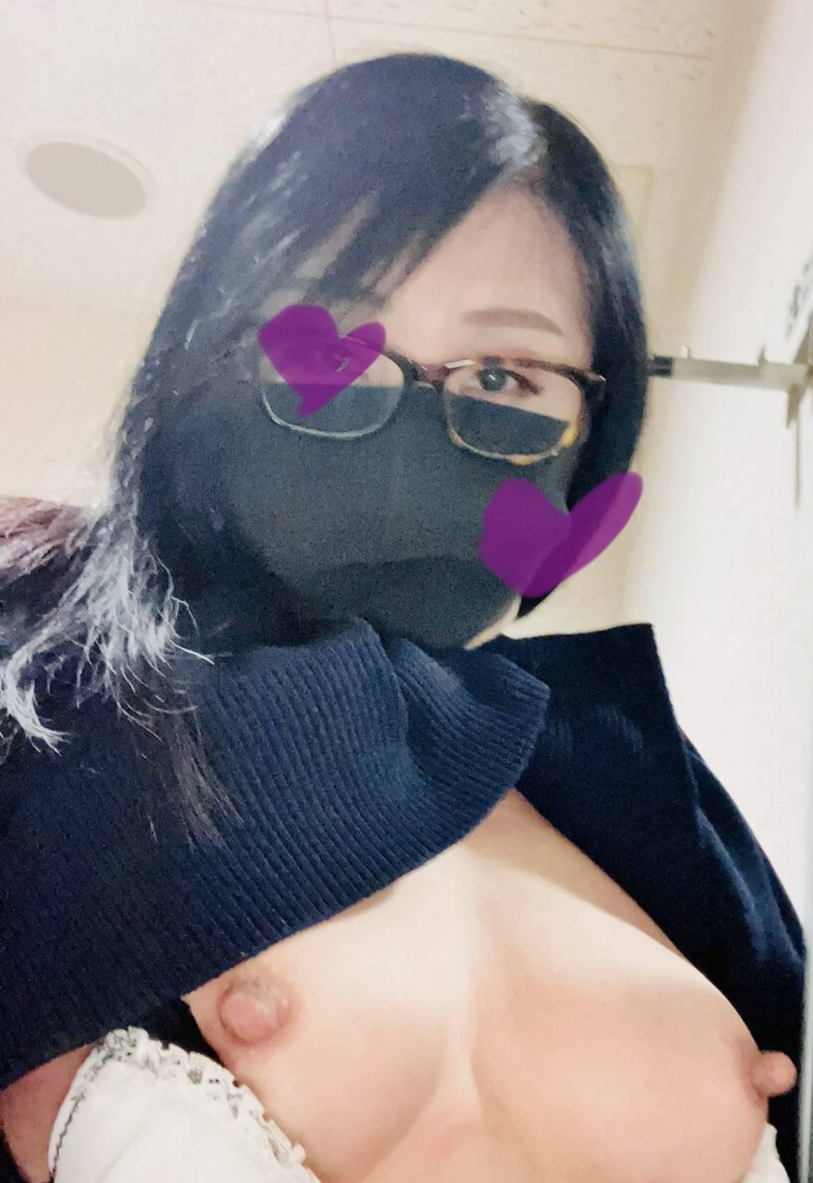 マスクで顔を隠して大胆になっちゃった素人のエロ画像（9）