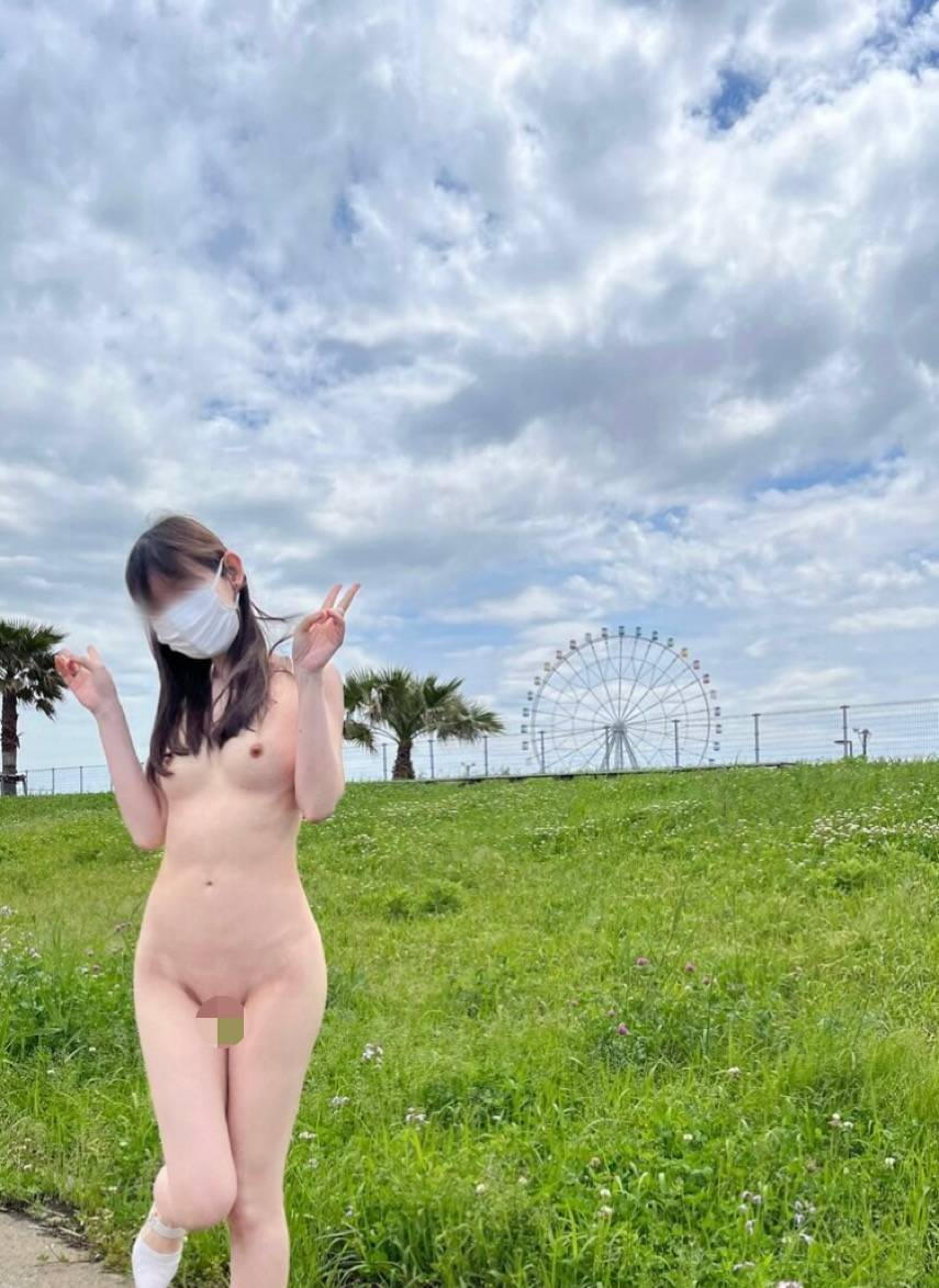公衆便所の露出エロ画像20231030142905