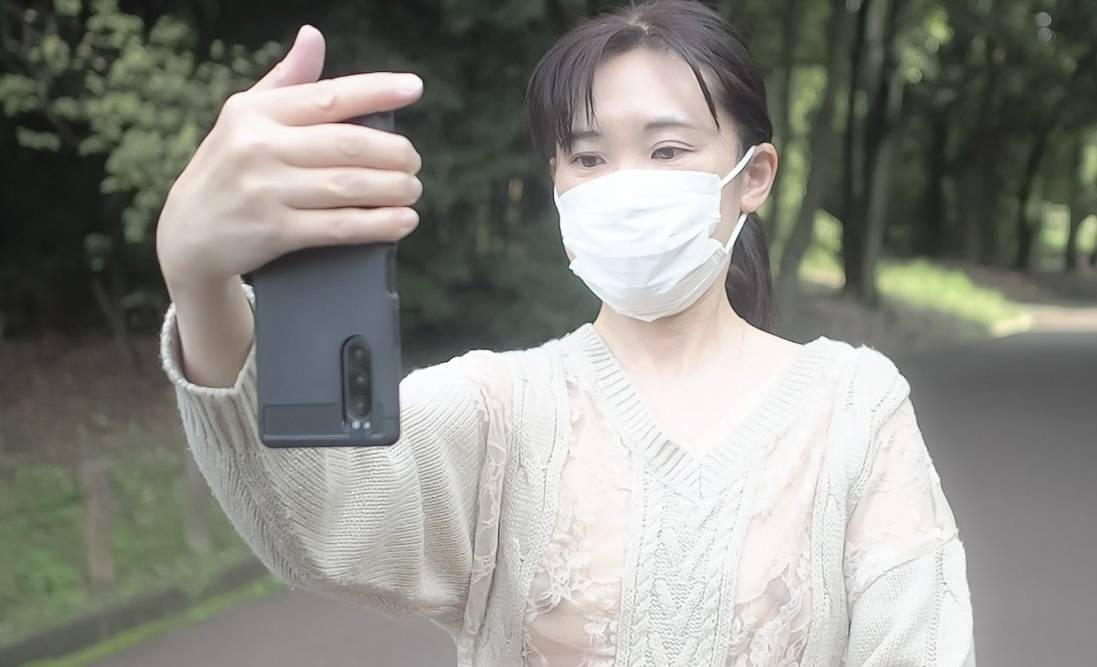 【素人】ぶっ飛んでる変態おばさんの野外露出エロ画像（8）