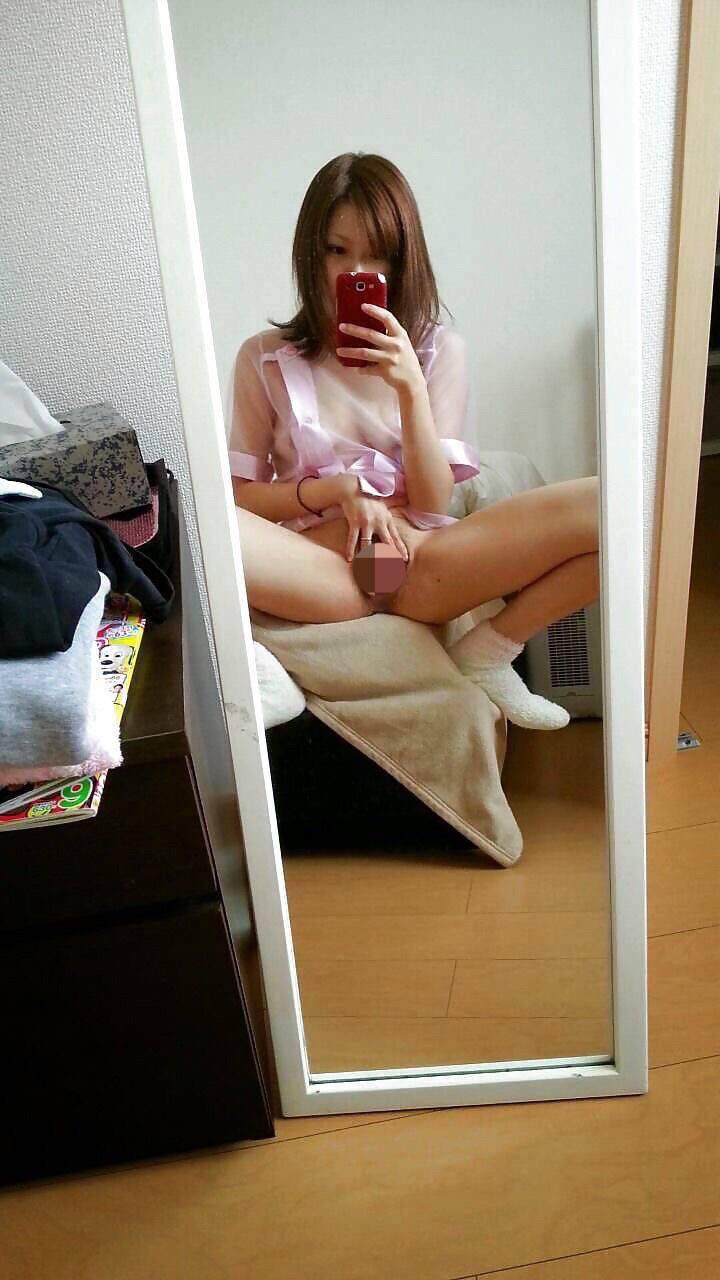 素人女子大生が鏡の前で自撮りしたエロ画像まとめ（1）