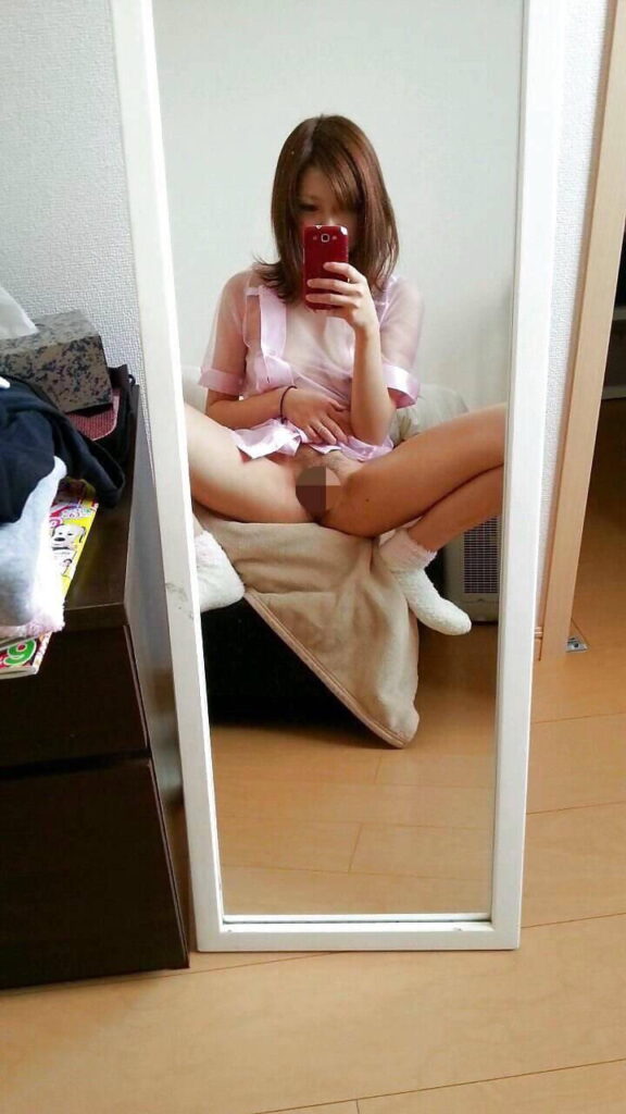 素人女子大生が鏡の前で自撮りしたエロ画像まとめ（10）