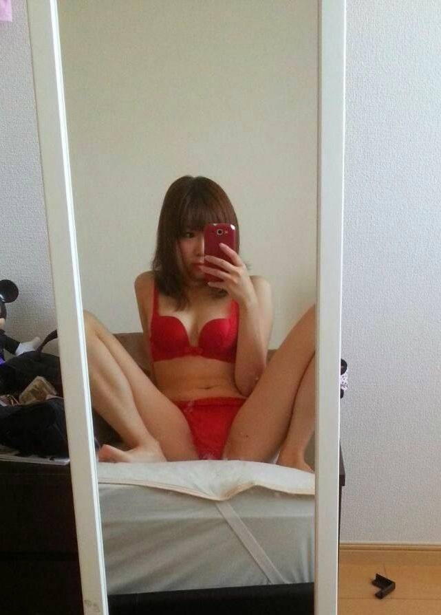 素人女子大生が鏡の前で自撮りしたエロ画像まとめ（2）