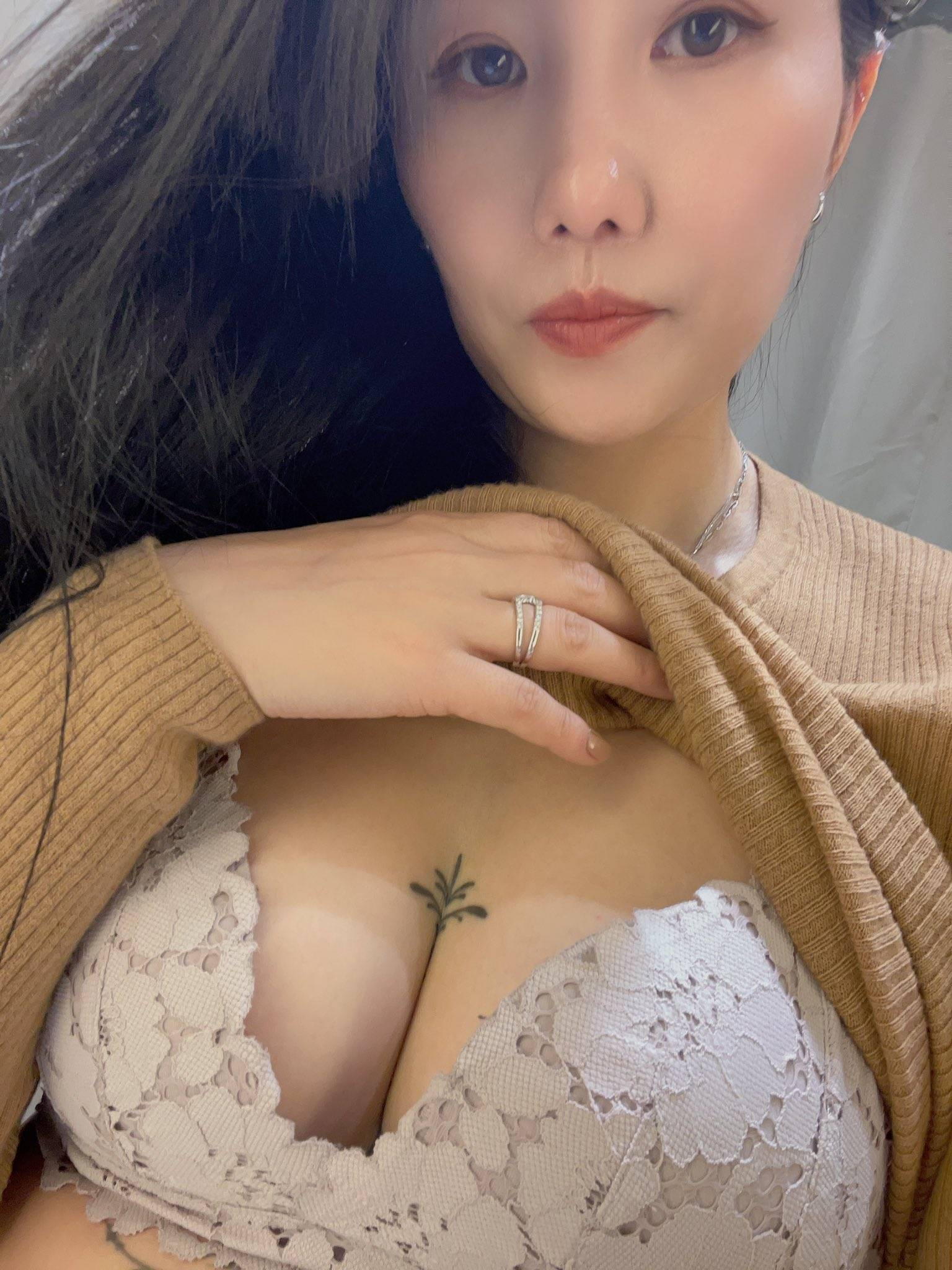 綺麗なおばさんのエロ画像20231003184059