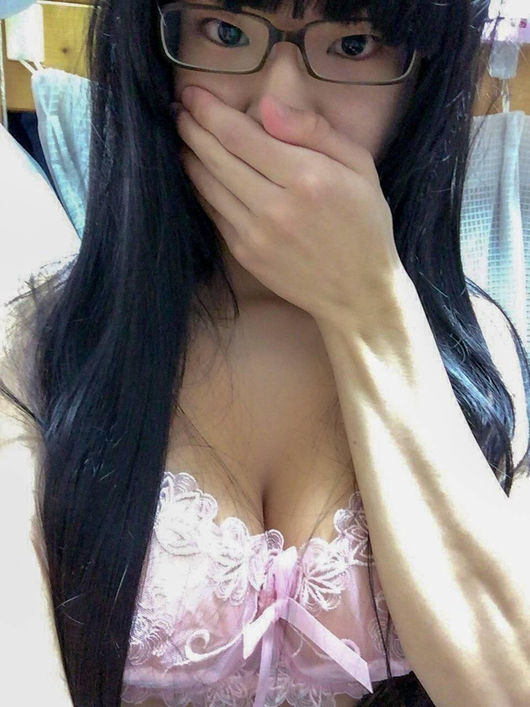 【素人】陰キャのメガネっ娘ってエロくない？【エロ画像】（3）