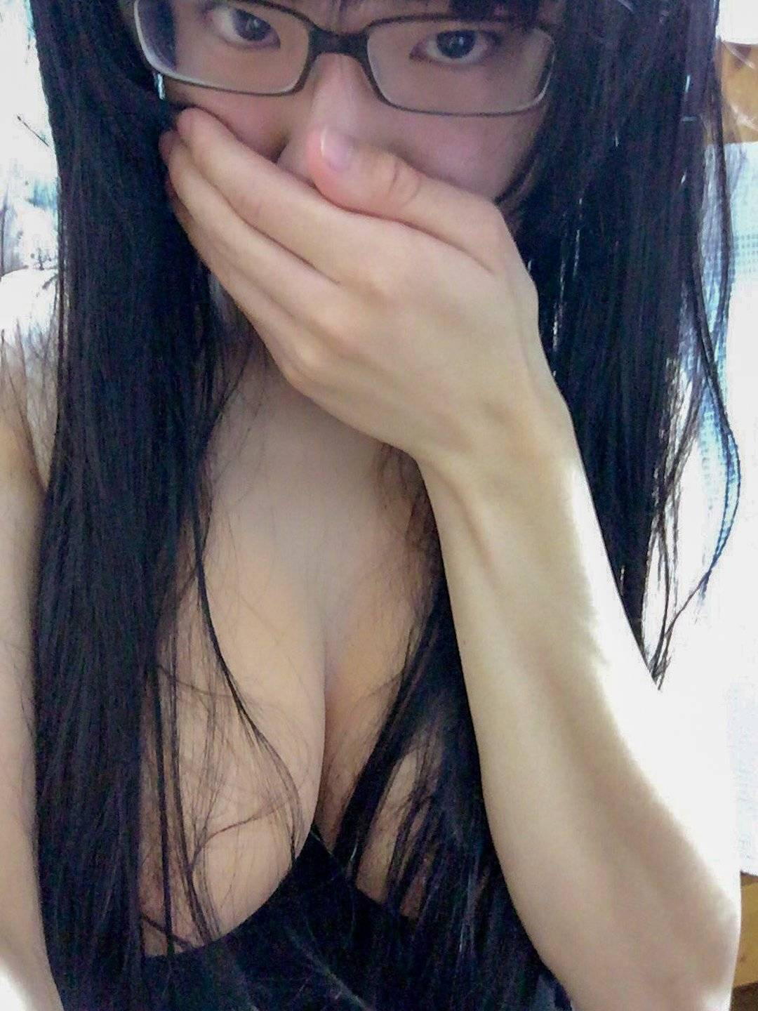 【素人】陰キャのメガネっ娘ってエロくない？【エロ画像】（4）