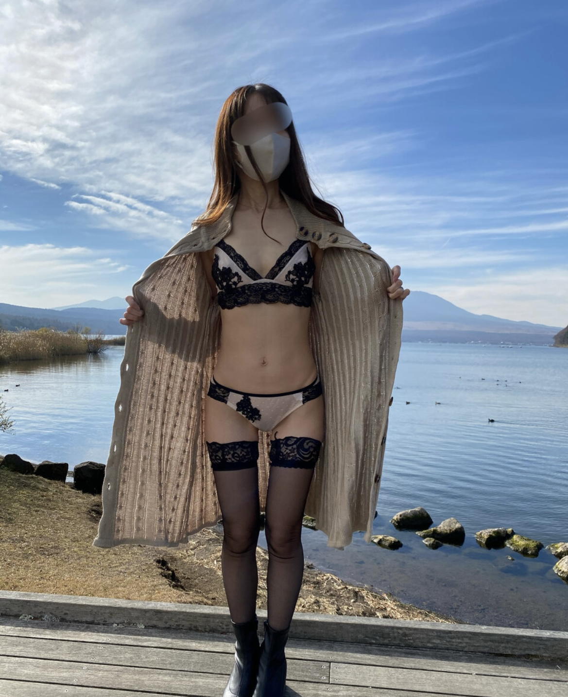 控えめな奥様と露出デート【エロ画像】（7）