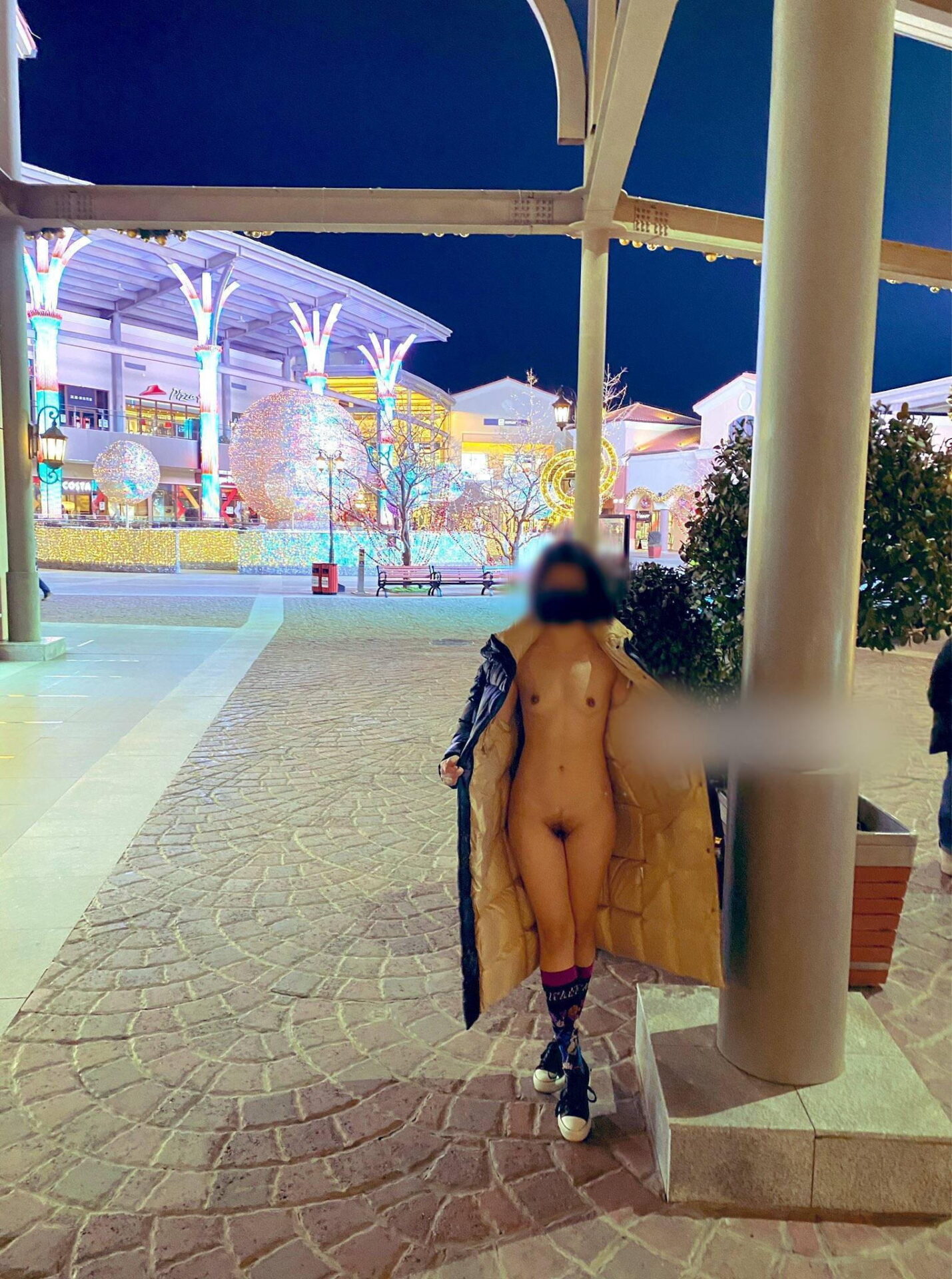 【露出狂】堂々とし過ぎて置物かと思ったｗ【エロ画像】（8）