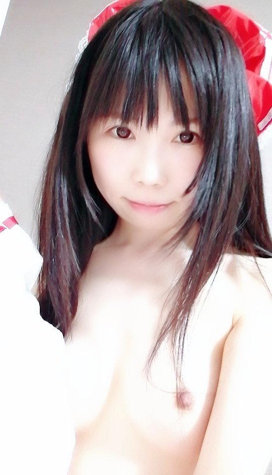 コスプレ好き眼鏡っ娘の自撮りエロ画像流出