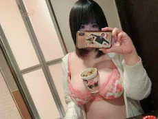 【素人】何でも谷間に挟める爆乳ちゃんの自撮りエロ画像