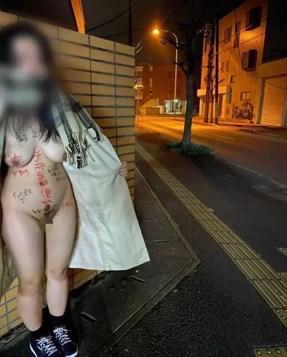 【露出狂】素人肉便器の深夜徘徊【エロ画像】 0