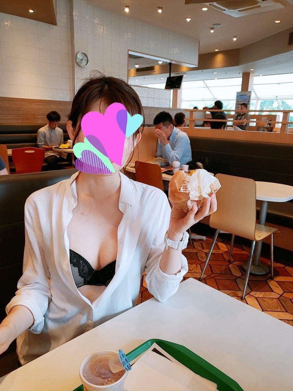 スマホで撮った露出エロ画像20231123183850