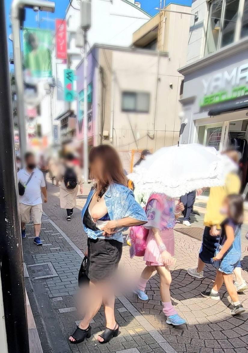 【露出】性奴隷さん、街に出るｗ【エロ画像】（14）
