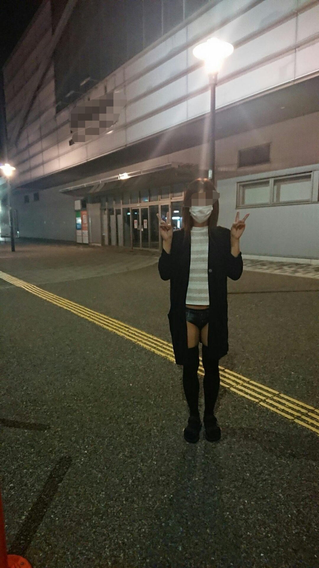 【露出狂】マスク素人が深夜徘徊する【エロ画像】（10）