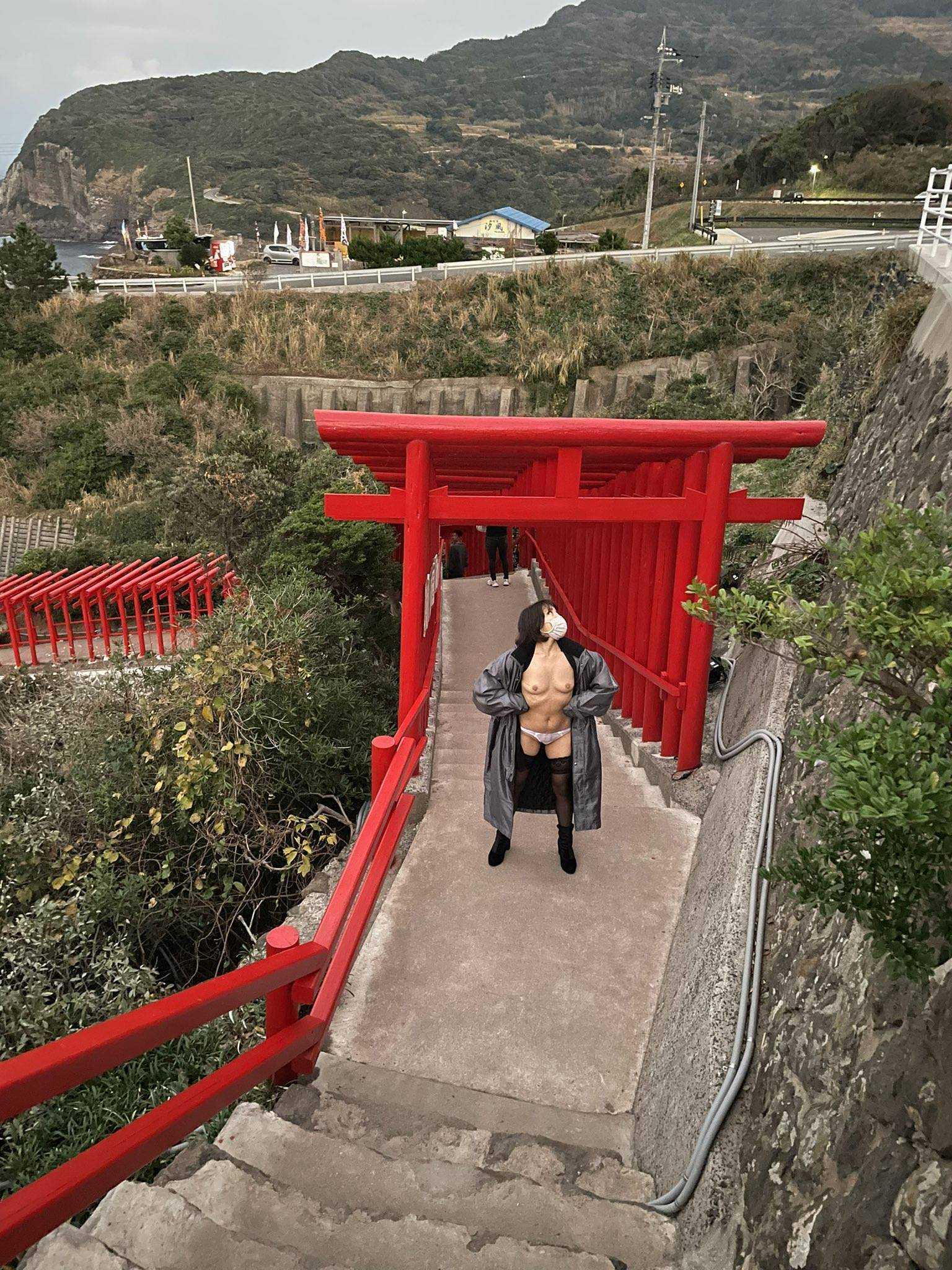 【素人】野外露出が趣味の変態カップル【エロ画像】（19）