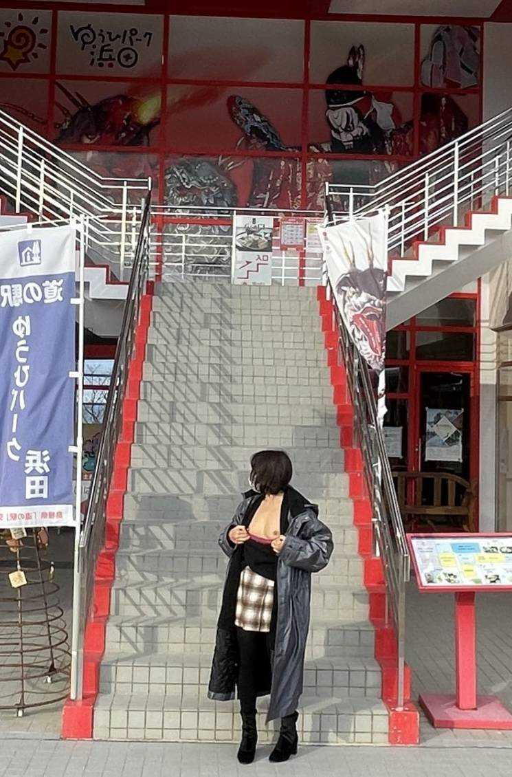 【素人】野外露出が趣味の変態カップル【エロ画像】（23）