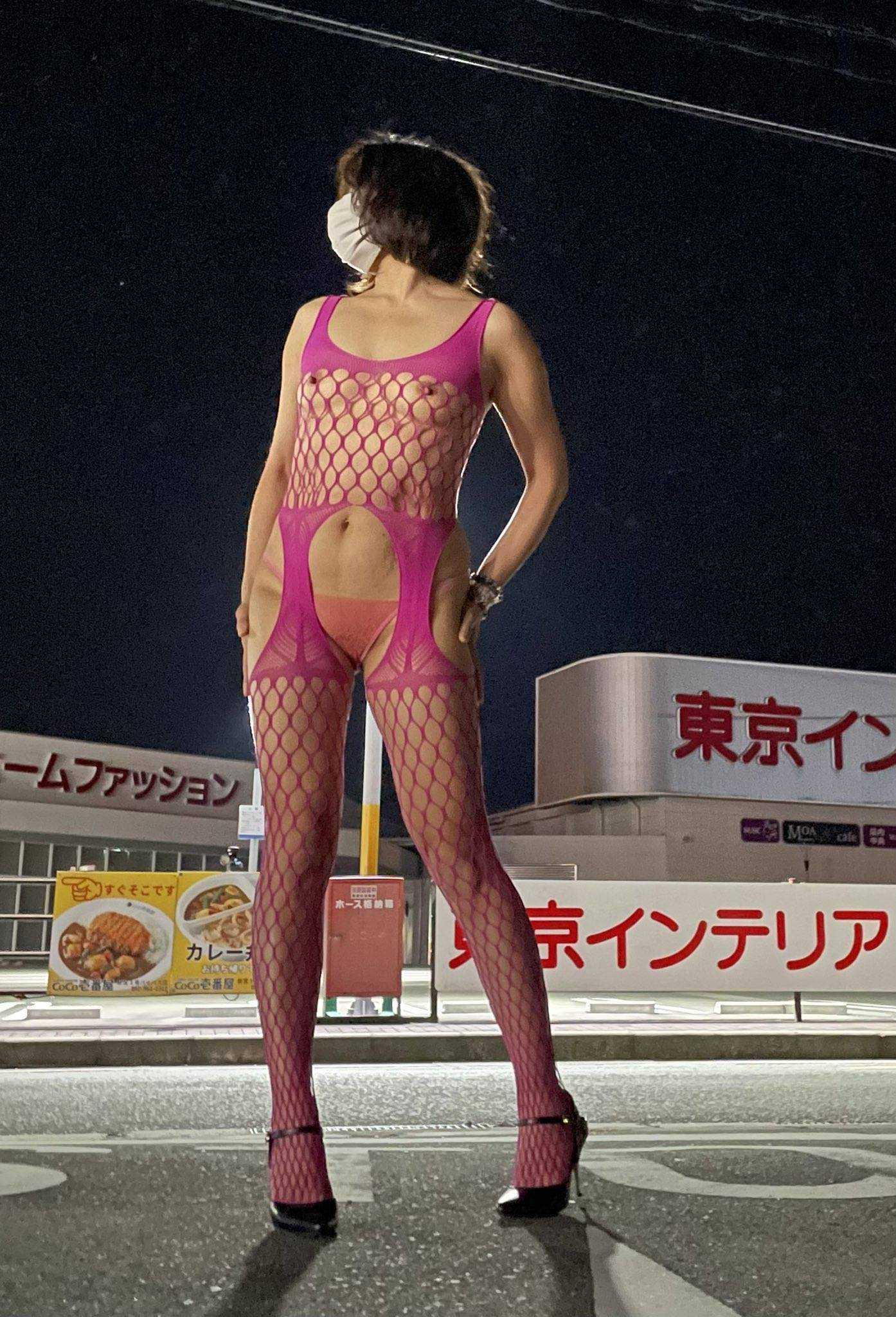 【素人】野外露出が趣味の変態カップル【エロ画像】（28）