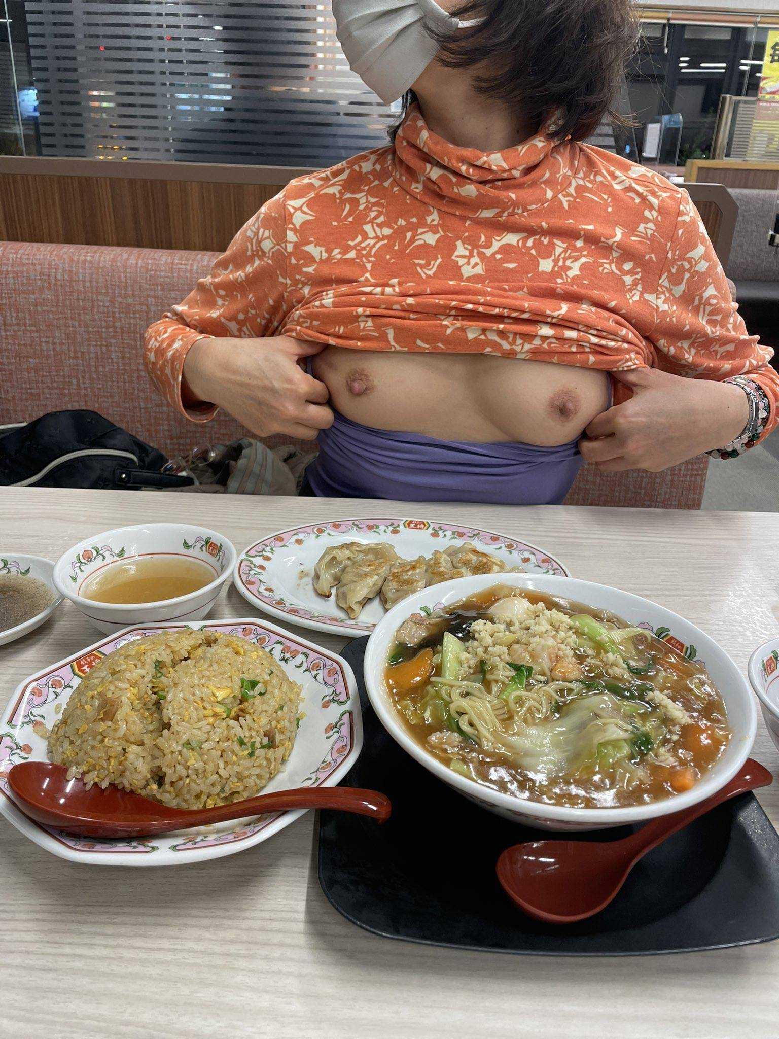 【素人】野外露出が趣味の変態カップル【エロ画像】（31）