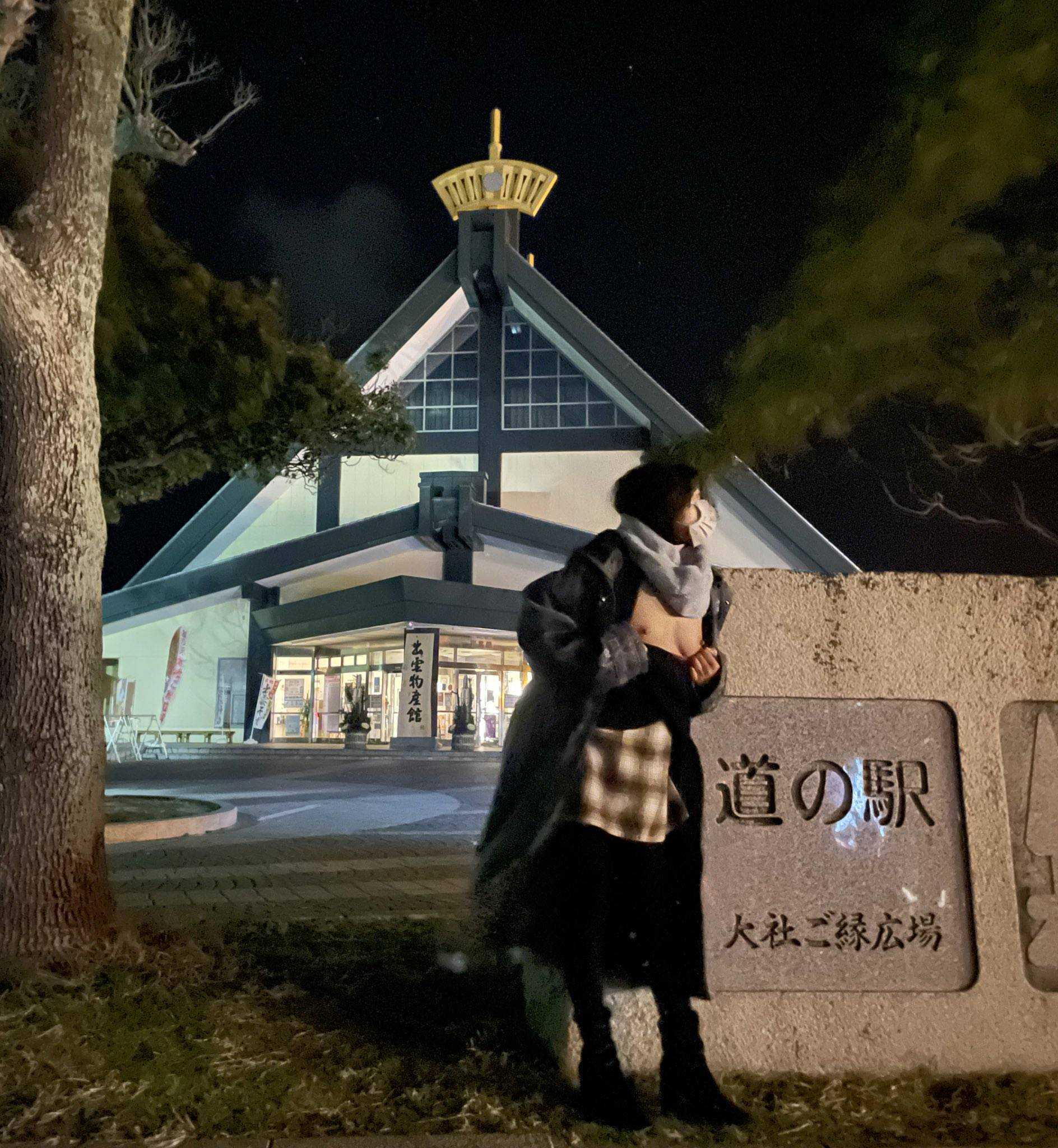 【素人】野外露出が趣味の変態カップル【エロ画像】（32）