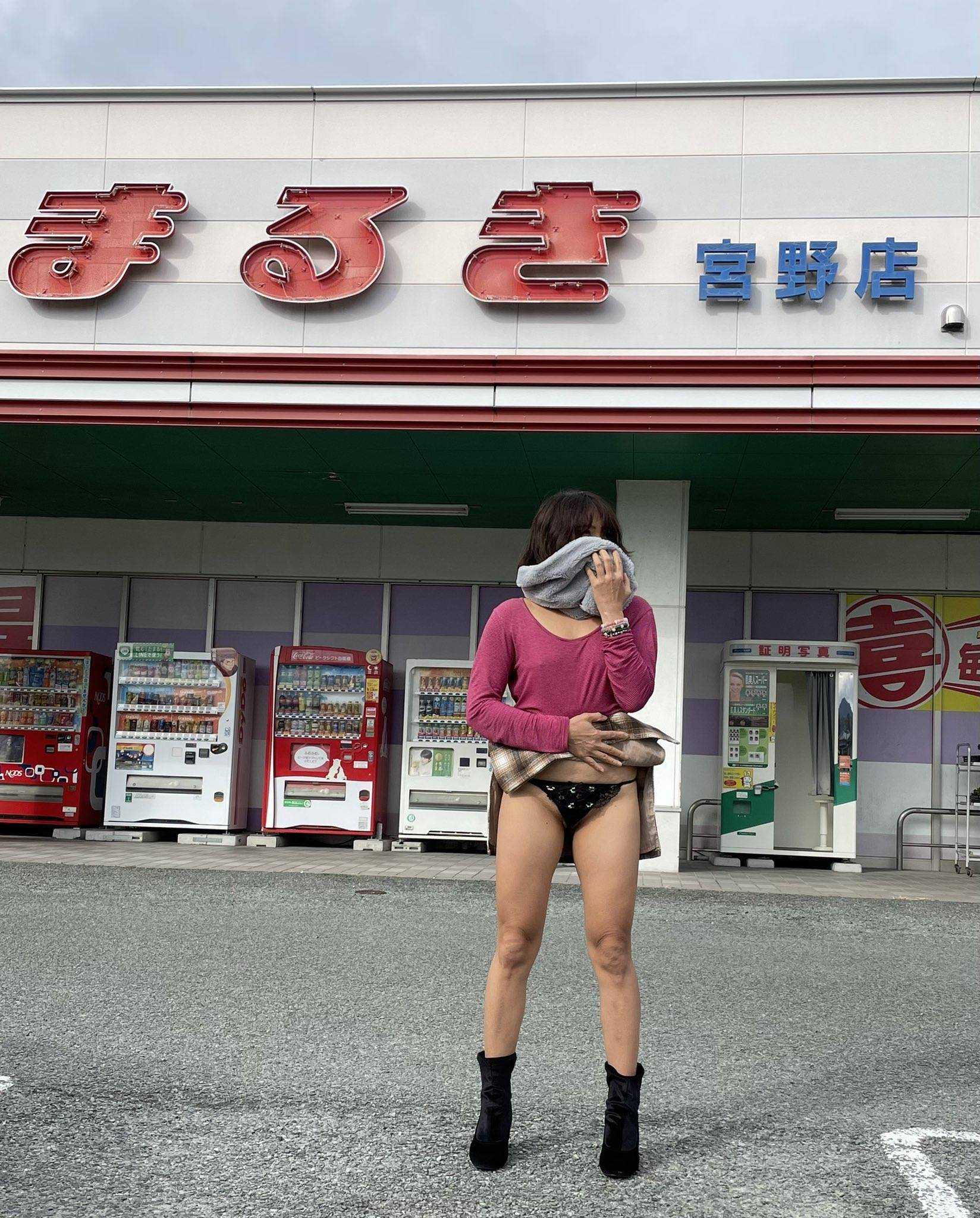 【素人】野外露出が趣味の変態カップル【エロ画像】（5）