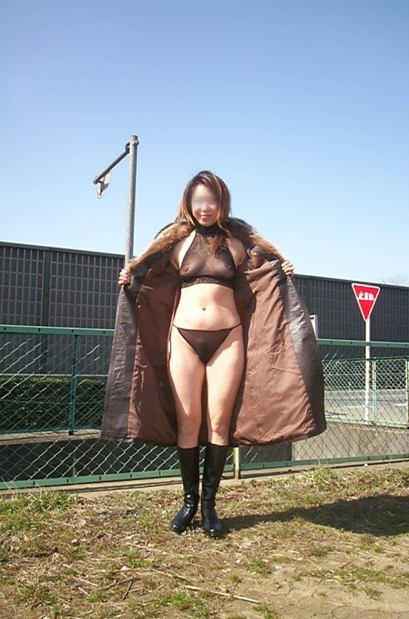高身長女の野外露出エロ画像20231119090150