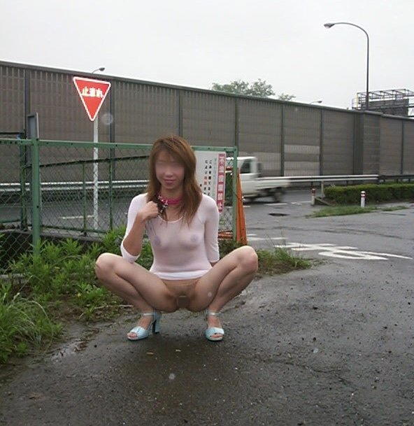 高身長女の野外露出エロ画像20231119090201