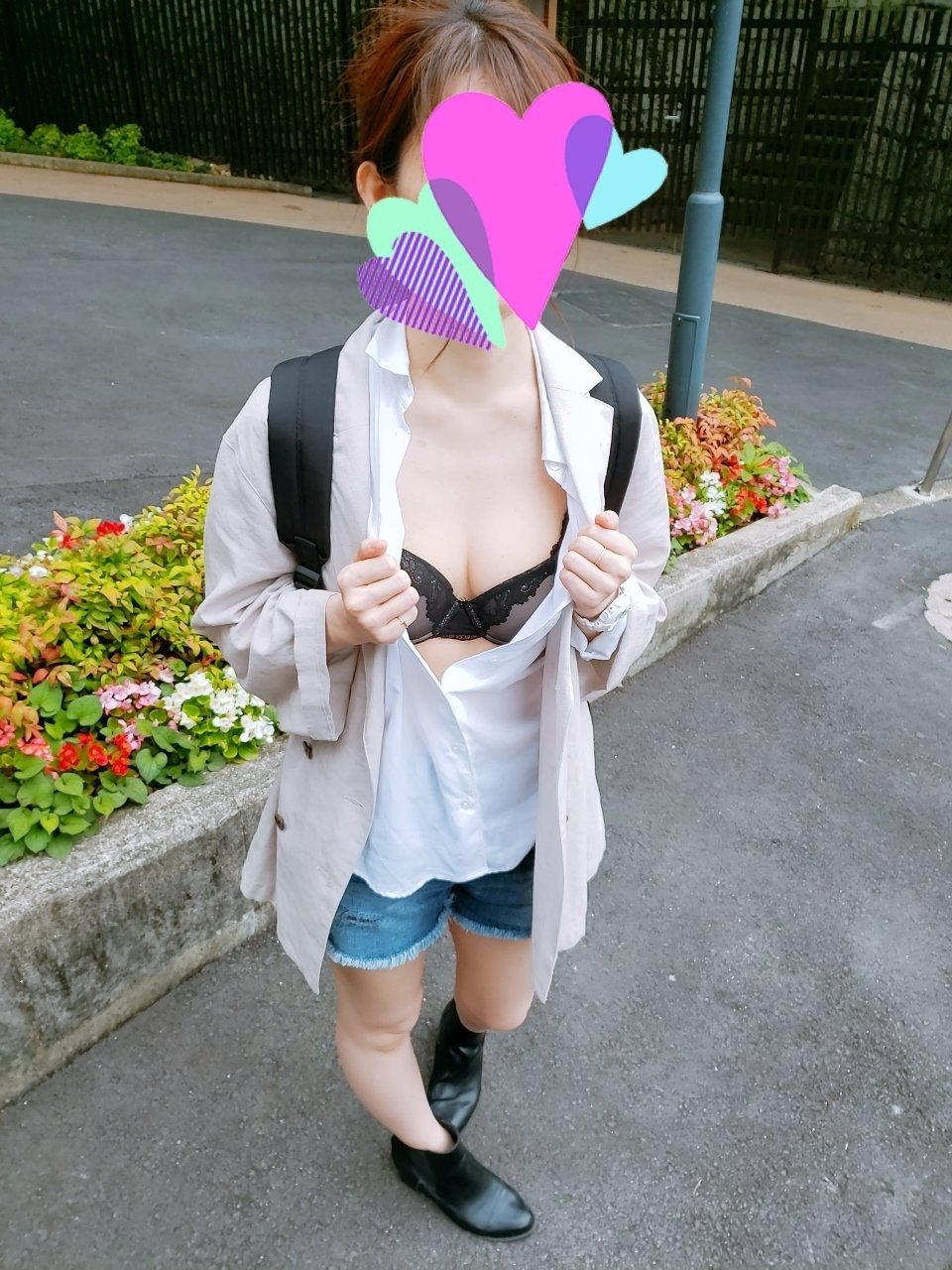 【素人】スマホで撮った彼女の露出写真【エロ画像】