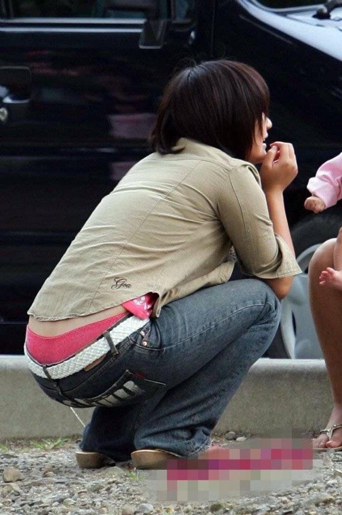 【盗撮】子育て中のママがエロすぎるｗ【エロ画像】（9）