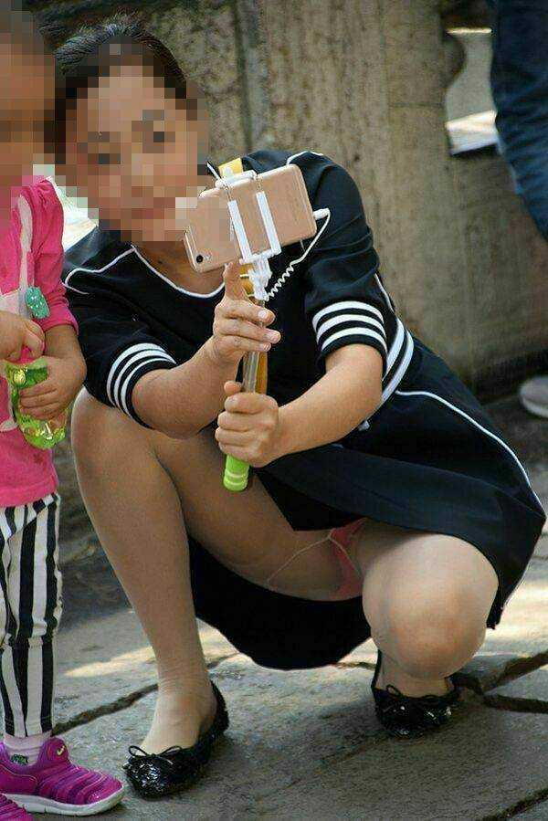 【盗撮】子育て中のママがエロすぎるｗ【エロ画像】（20）