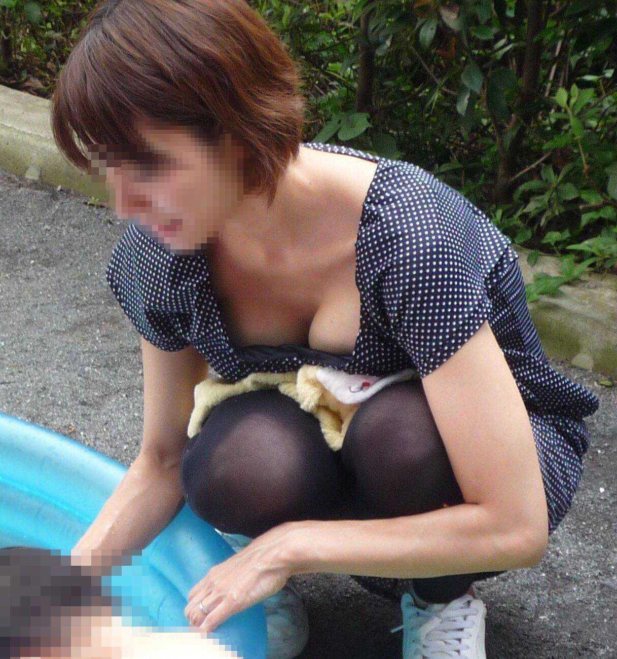 【盗撮】子育て中のママがエロすぎるｗ【エロ画像】（27）