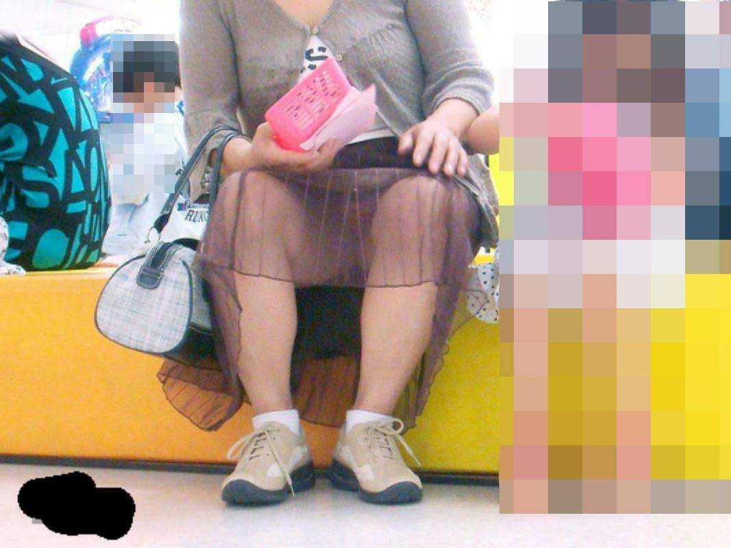 【盗撮】子育て中のママがエロすぎるｗ【エロ画像】（29）