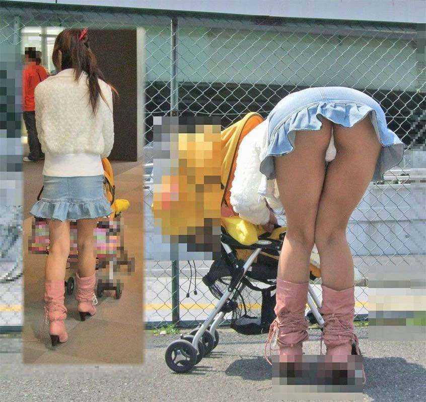 【盗撮】子育て中のママがエロすぎるｗ【エロ画像】（50）