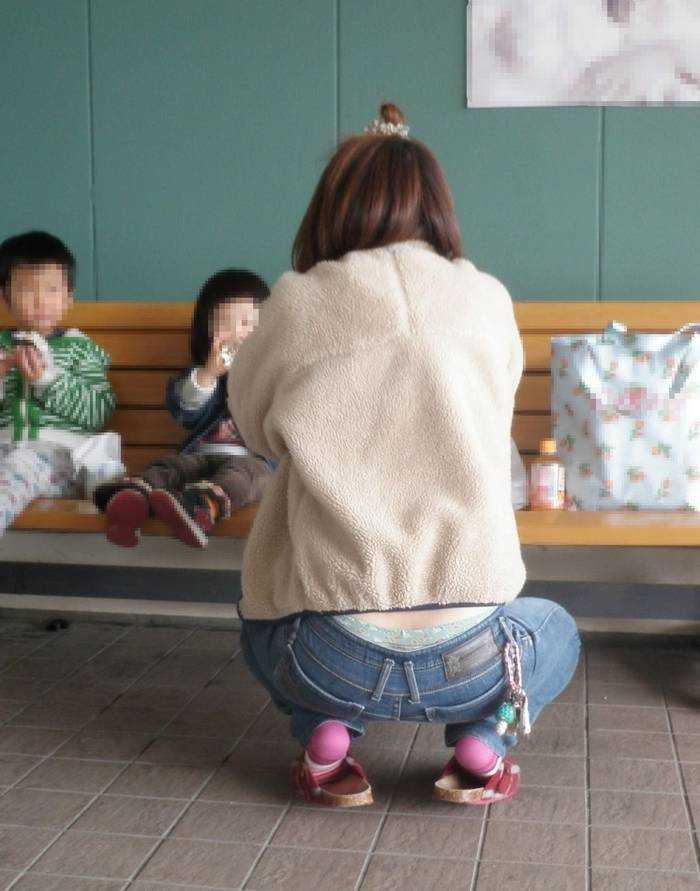 【盗撮】子育て中のママがエロすぎるｗ【エロ画像】（53）