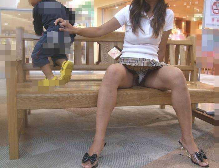 【盗撮】子育て中のママがエロすぎるｗ【エロ画像】（57）
