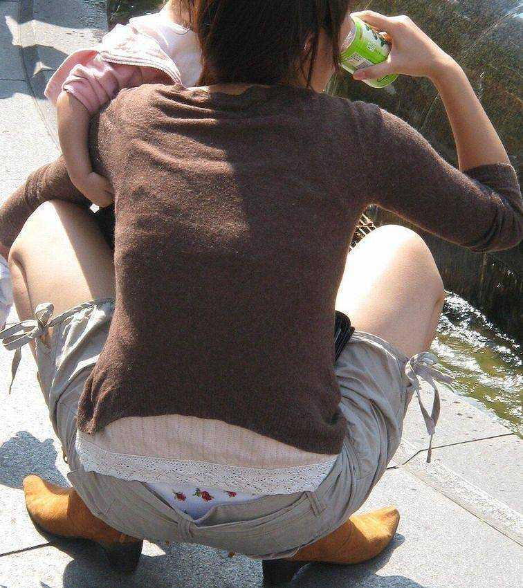 【盗撮】子育て中のママがエロすぎるｗ【エロ画像】（61）