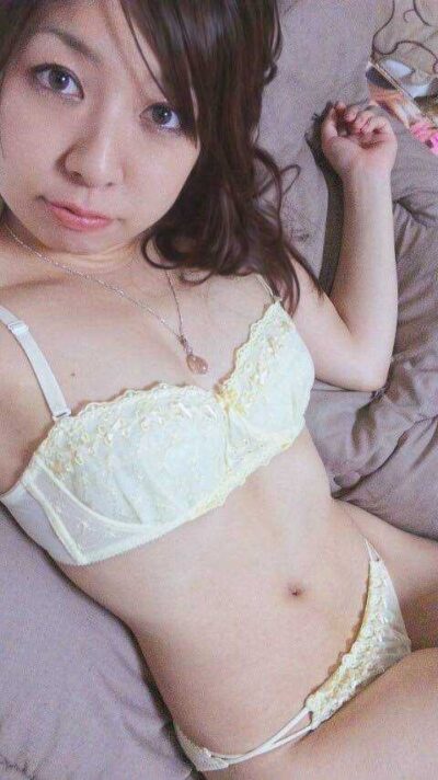 【素人】ヤリマンもよみちゃんの自撮りエロ画像 23