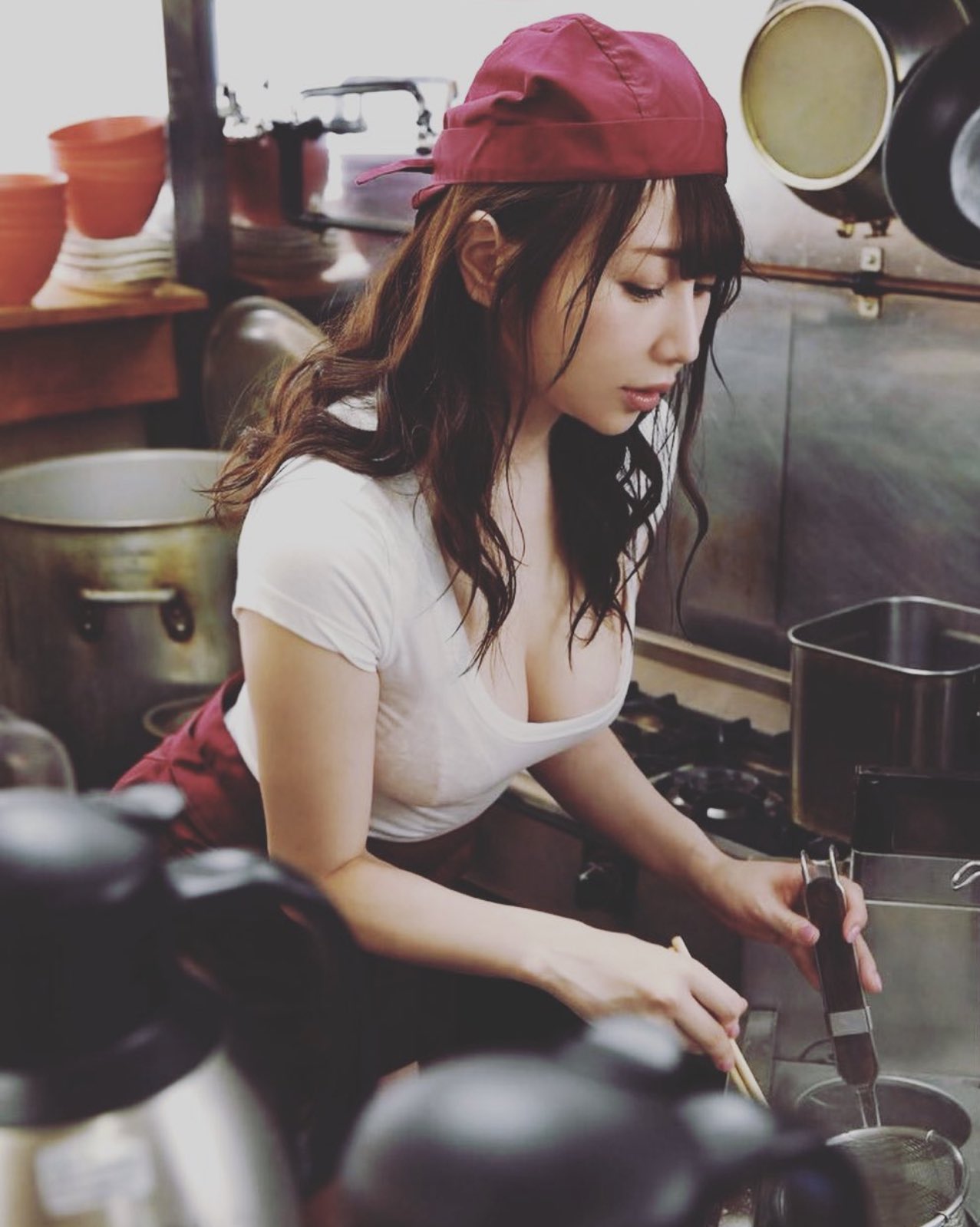 吉田早希 Hカップの谷間がエロすぎる【グラビアエロ画像】 6 吉田早希 Hカップの谷間がエロすぎる【グラビアエロ画像】 6