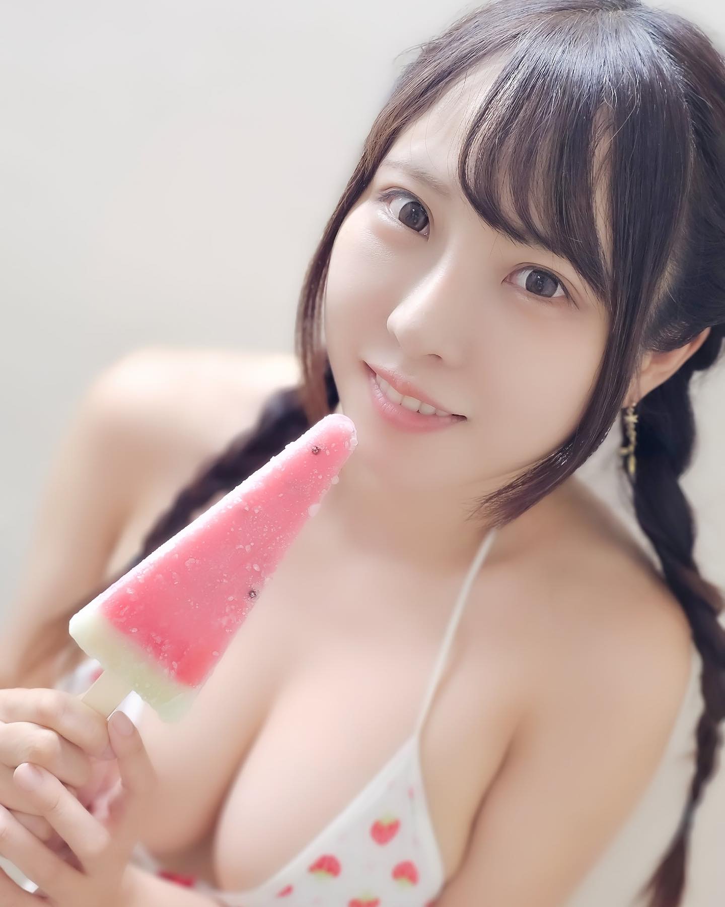 日下部ほたる IQ130のグラビアアイドルさん、Iカップ爆乳だったw【エロ画像】 6 日下部ほたる IQ130のグラビアアイドルさん、Iカップ爆乳だったw【エロ画像】 6