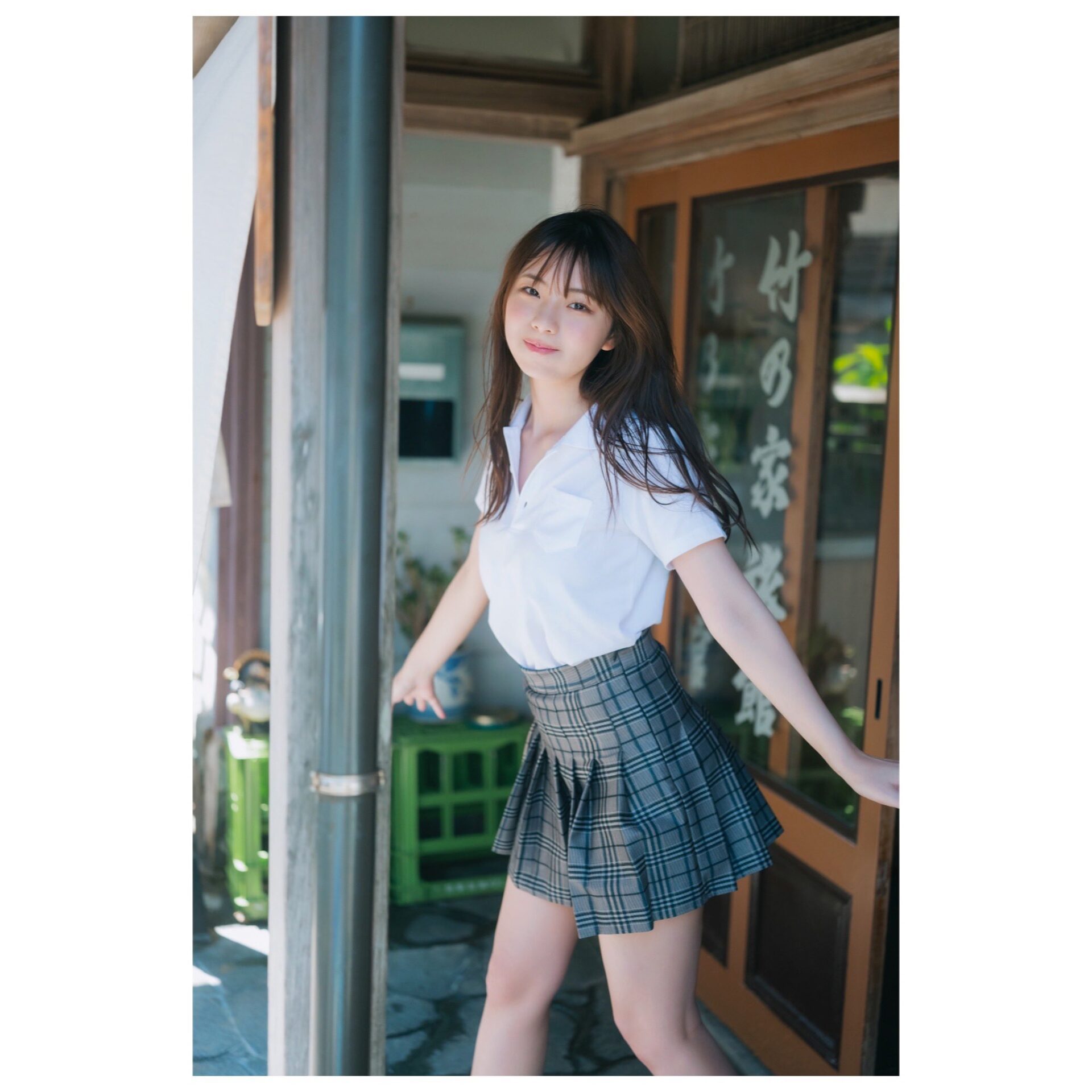 菊地姫奈 19歳の汚れなきグラビアアイドル【エロ画像】(17) 菊地姫奈 19歳の汚れなきグラビアアイドル【エロ画像】(17)