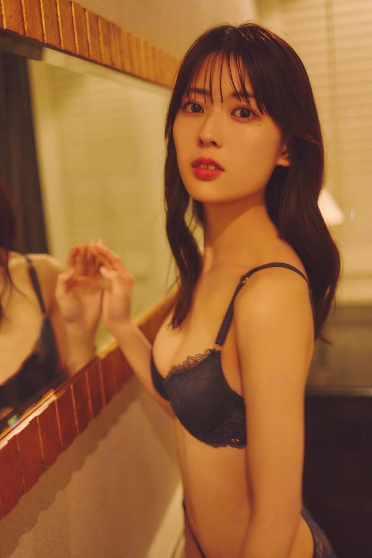 岩本蓮加(二十歳)のグラビアエロ画像【乃木坂46】 38 岩本蓮加(二十歳)のグラビアエロ画像【乃木坂46】 38