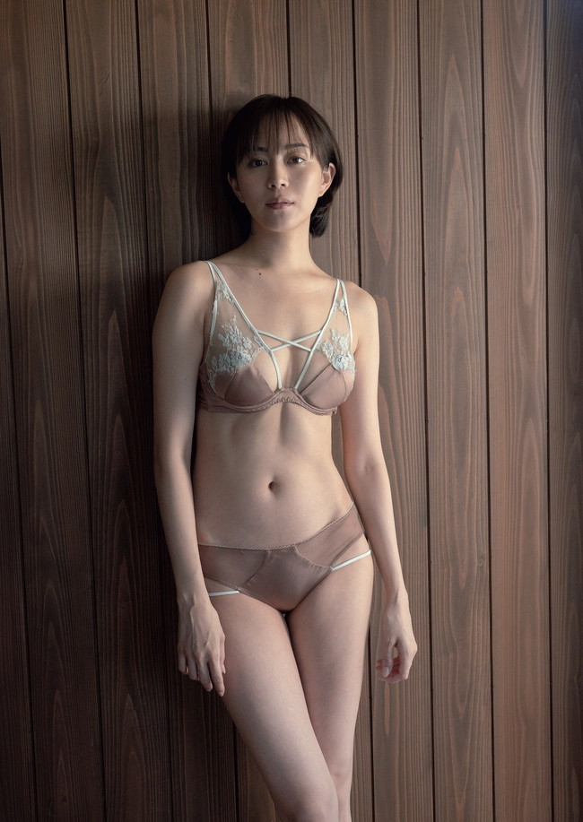 比嘉愛未 熟女の色気がやばいw【グラビアエロ画像】 3 比嘉愛未 熟女の色気がやばいw【グラビアエロ画像】 3