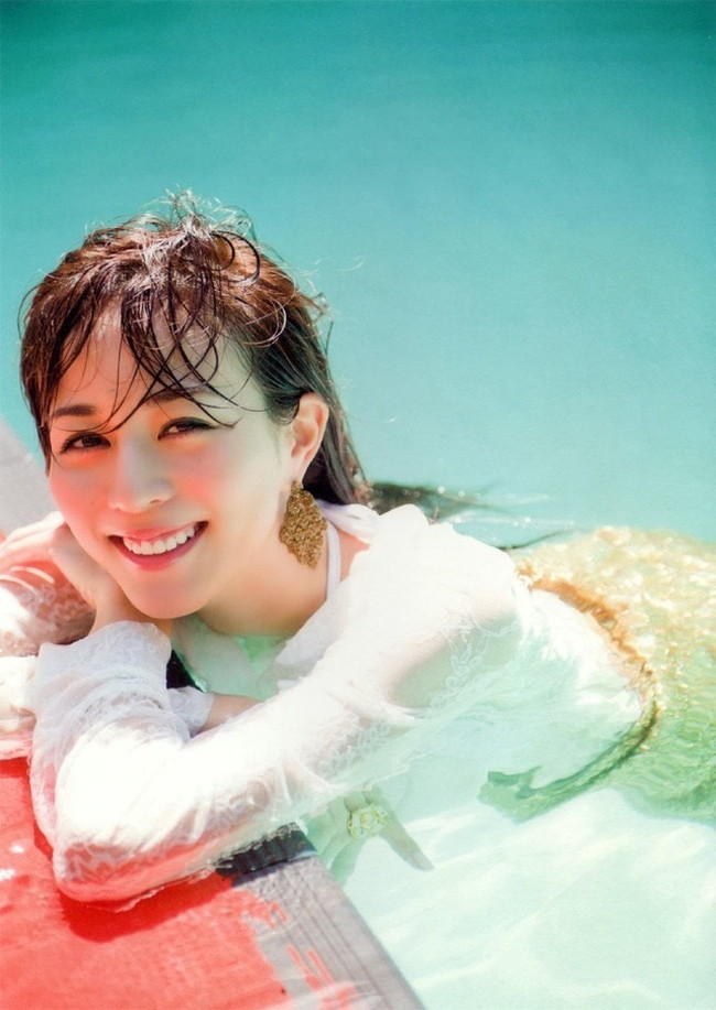 比嘉愛未 熟女の色気がやばいw【グラビアエロ画像】 20 比嘉愛未 熟女の色気がやばいw【グラビアエロ画像】 20