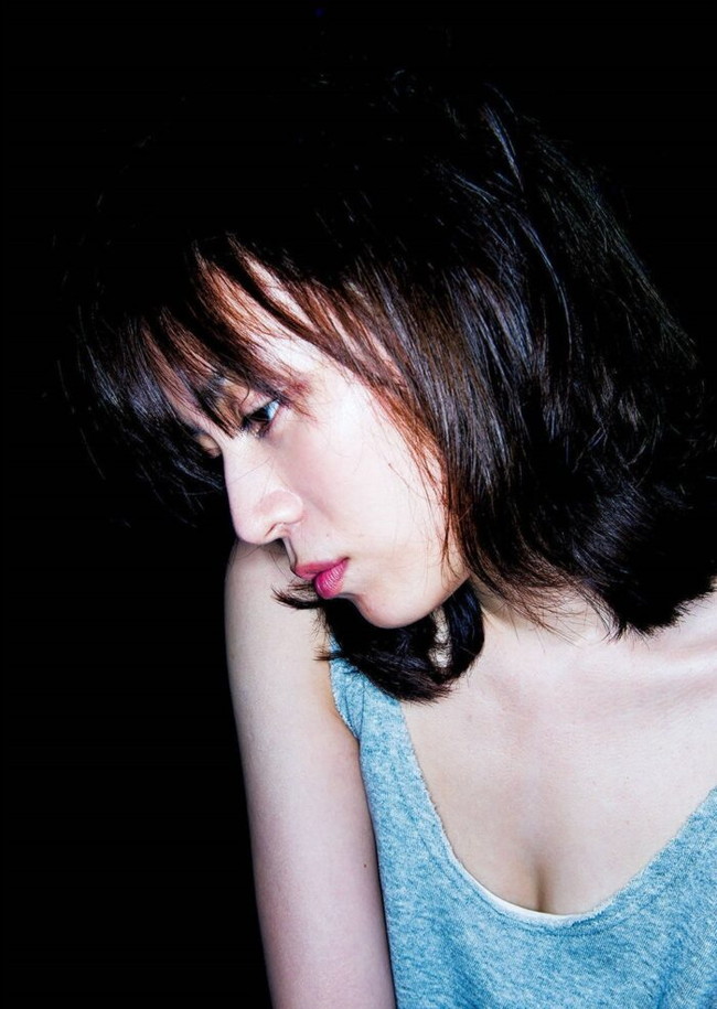 比嘉愛未 熟女の色気がやばいw【グラビアエロ画像】 32 比嘉愛未 熟女の色気がやばいw【グラビアエロ画像】 32