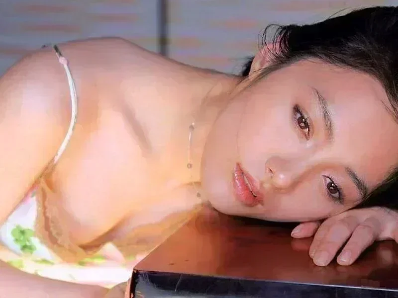 仲間由紀恵さん、グラビアで色っぽいオーラを放ってしまうｗ【エロ画像】 0