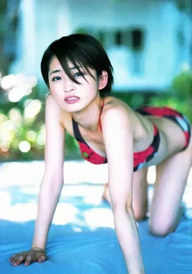 岡本玲の水着グラビアが抜ける【お宝エロ画像】 0